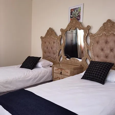 Lunford Garden Cottage Rayton Room photo