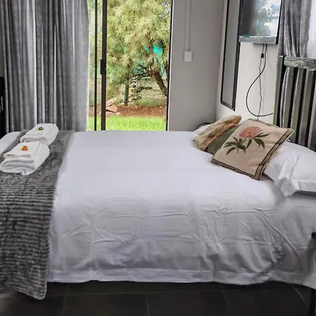Lunford Garden Cottage Rayton Room photo