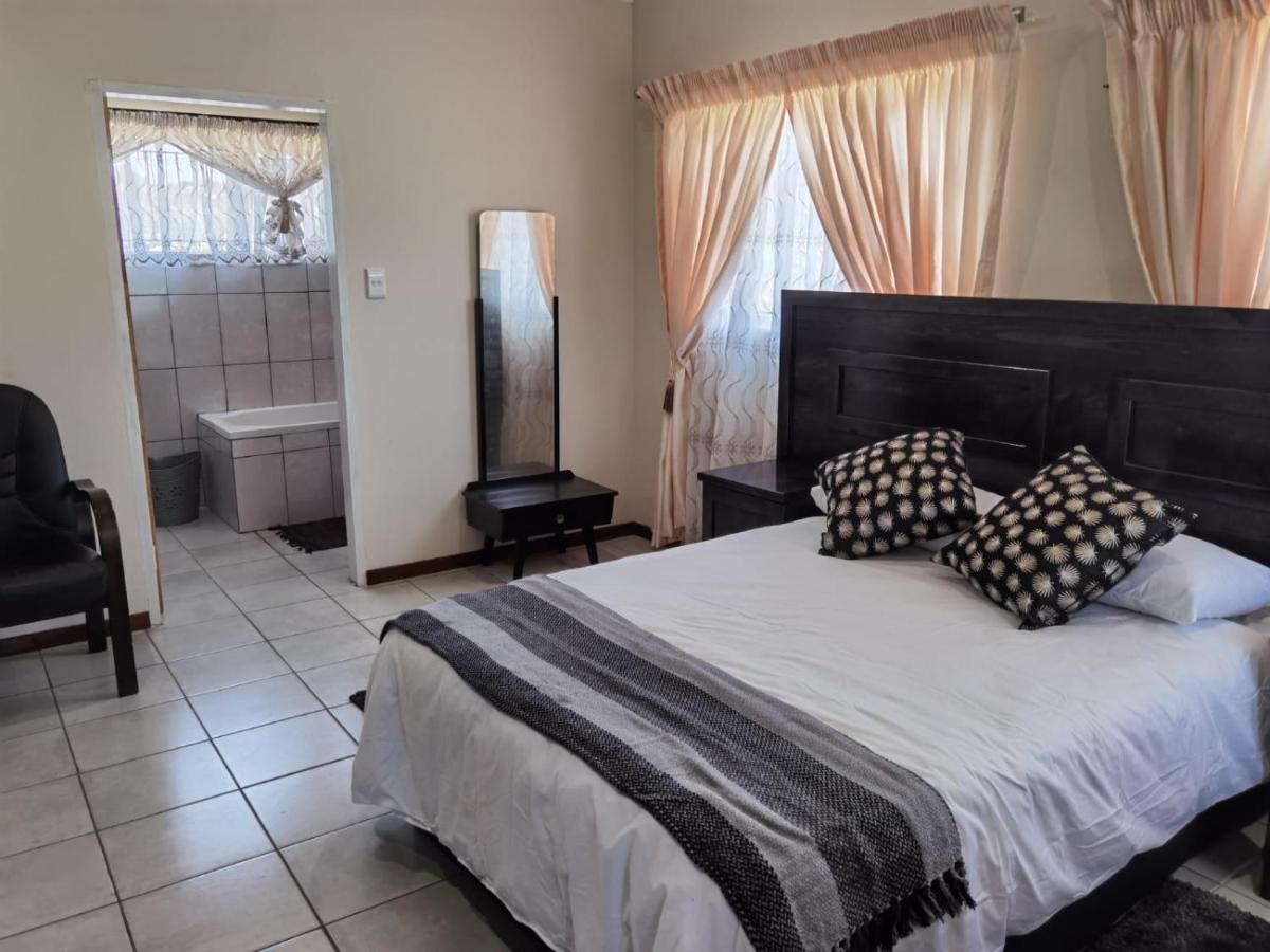 Lunford Garden Apartment *